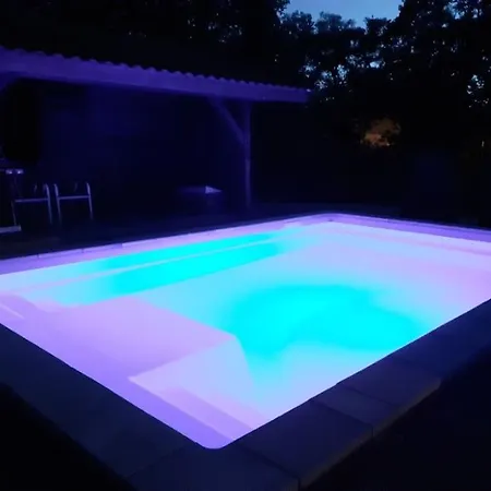 Avec Piscine Βίλα